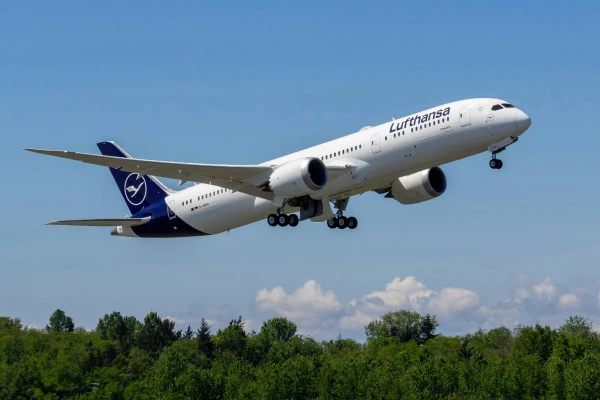 Lufthansa ilk Boeing 787 Dreamliner Yolcu Uçağını Teslim Aldı