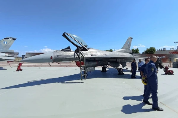 Yunanistan Yenilenen İlk İki F-16'sını Teslim Aldı